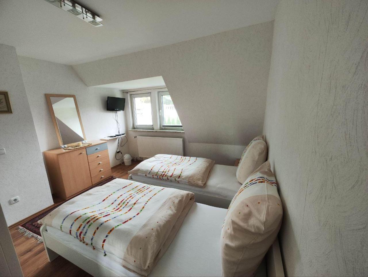 Schickes 110Qm Ferienhaus In Naehe Vw, Messe,Dez Und Orangerie Kassel Luaran gambar