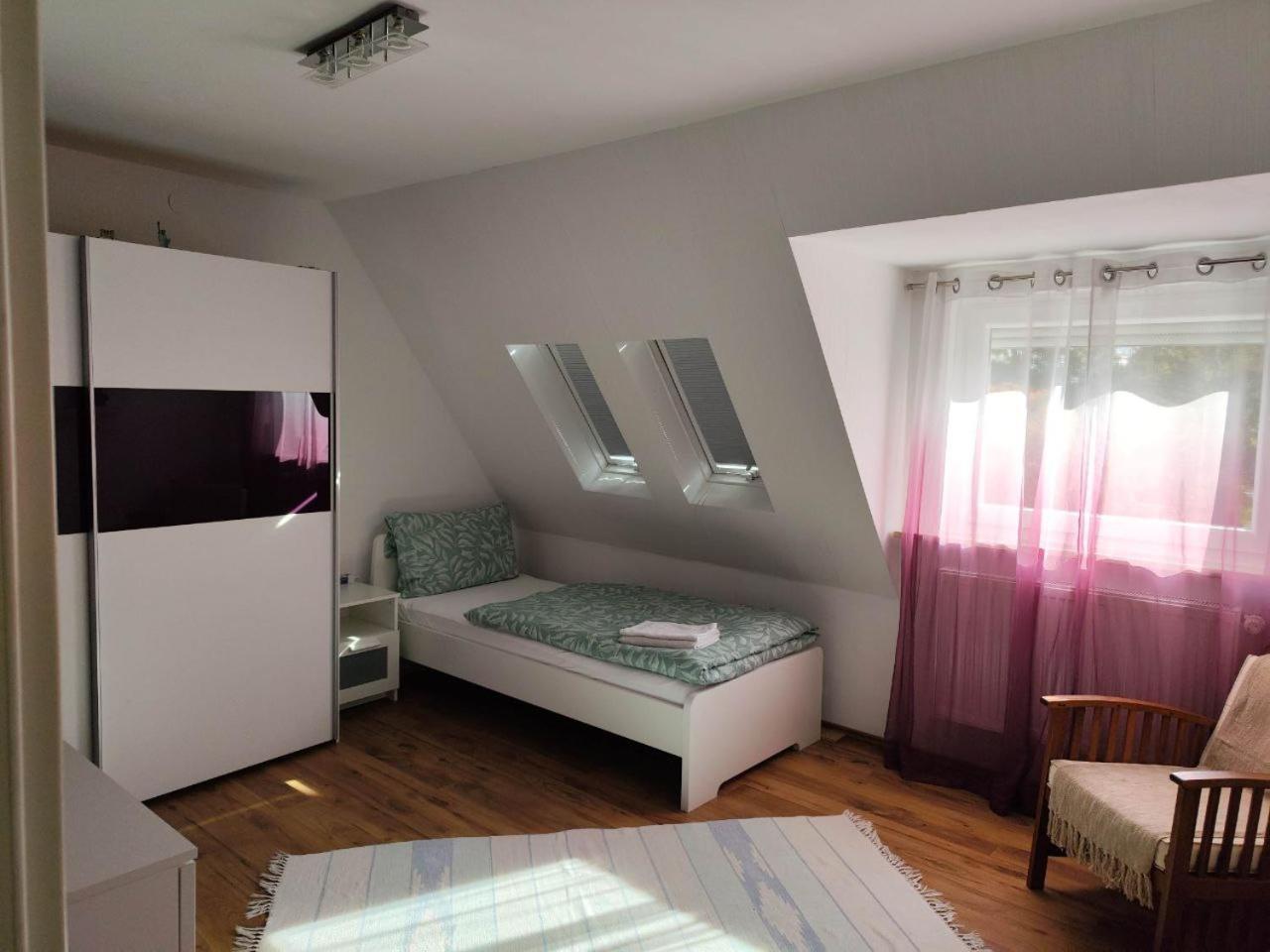 Schickes 110Qm Ferienhaus In Naehe Vw, Messe,Dez Und Orangerie Kassel Luaran gambar